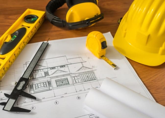 helemt-with-engineering-tools